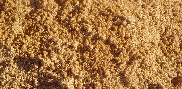 Песок в строительстве, его свойства и доставка